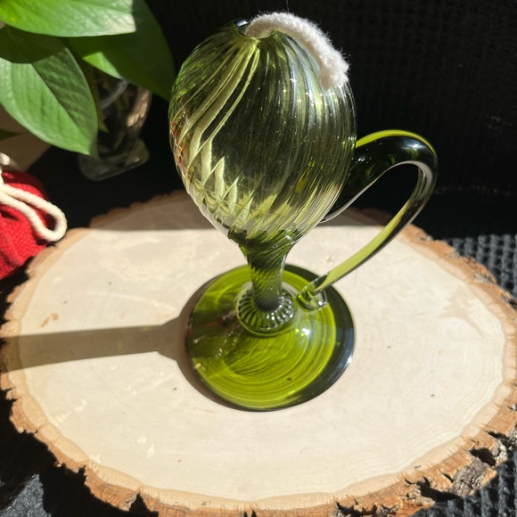 Vintage antique green oil lamp - Picture 2 of 7